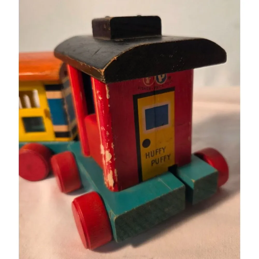 Vintage Fisher-Price Huffy Puffy Wooden Pull Train 4 Car Set No. 999 Railroad
